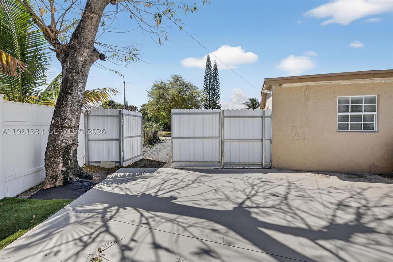Real estate property located at 3220 2nd St, Broward, Broward Manor, Lauderhill, FL