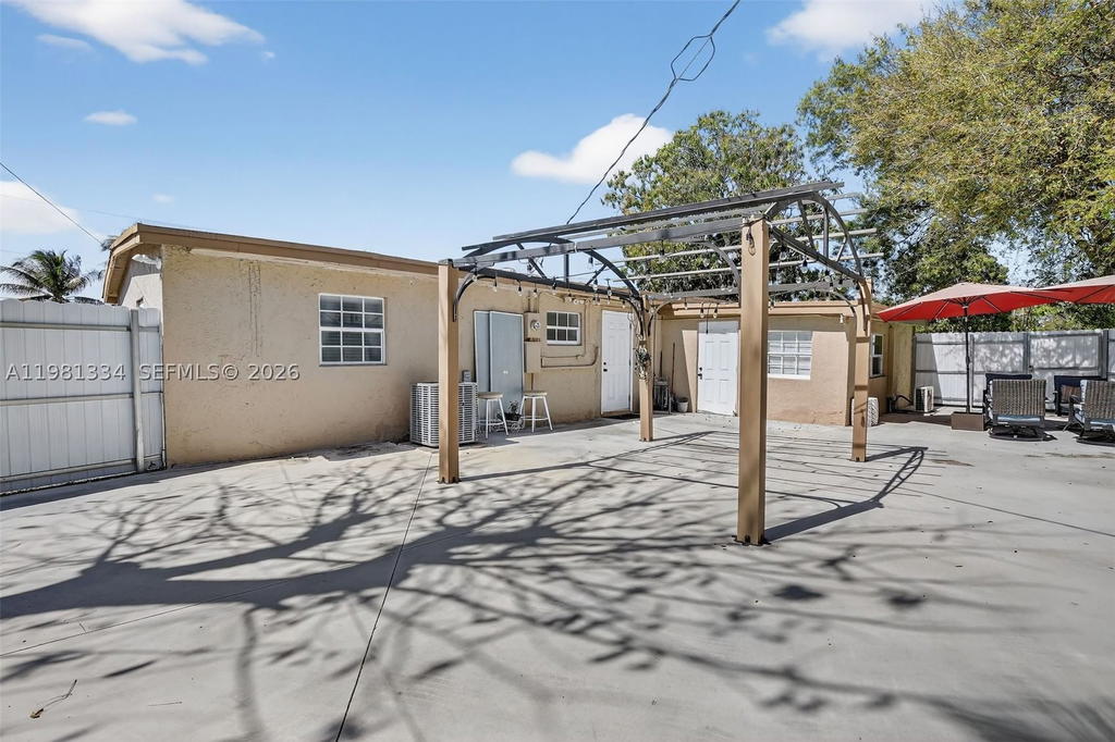 Real estate property located at 3220 2nd St, Broward, Broward Manor, Lauderhill, FL