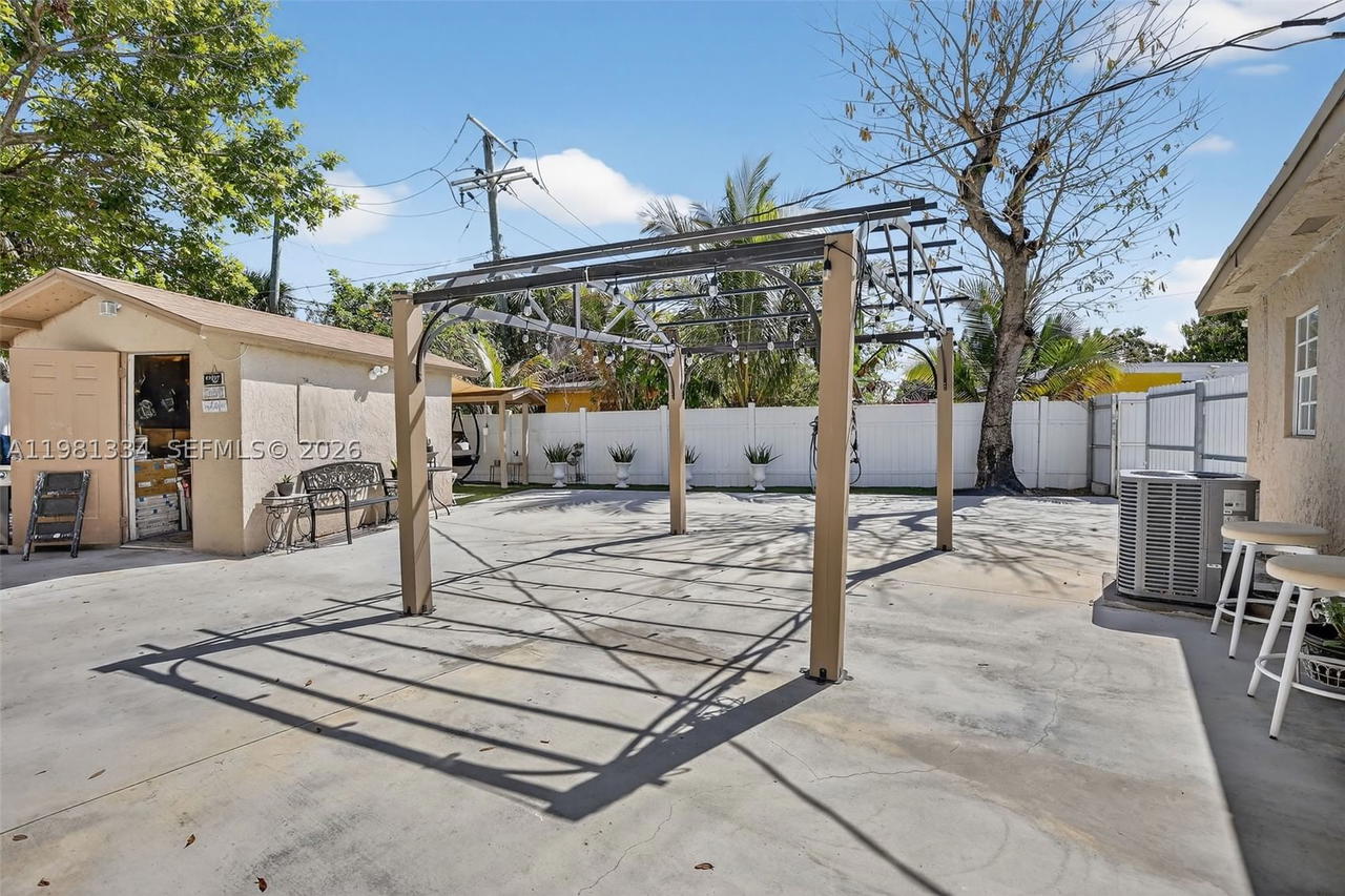 Real estate property located at 3220 2nd St, Broward, Broward Manor, Lauderhill, FL