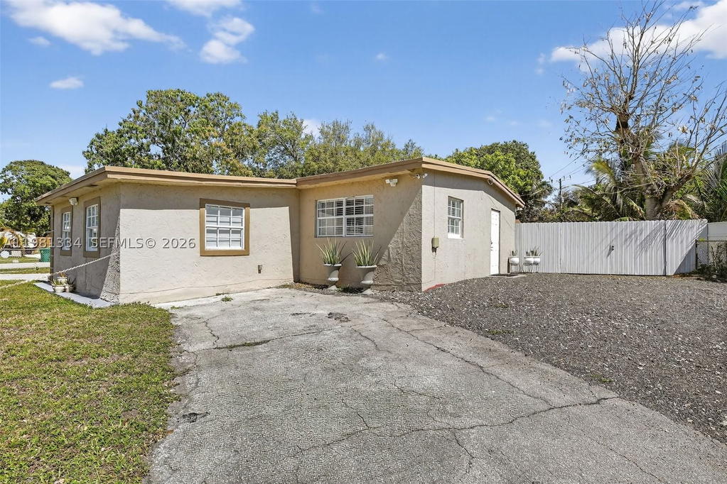 Real estate property located at 3220 2nd St, Broward, Broward Manor, Lauderhill, FL