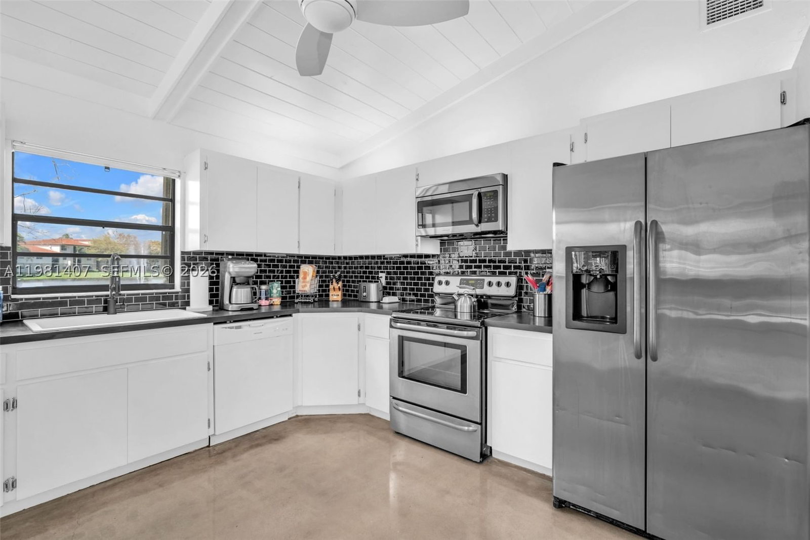 Real estate property located at 211 87th Ter, Broward, Jacaranda Area 4, Plantation, FL