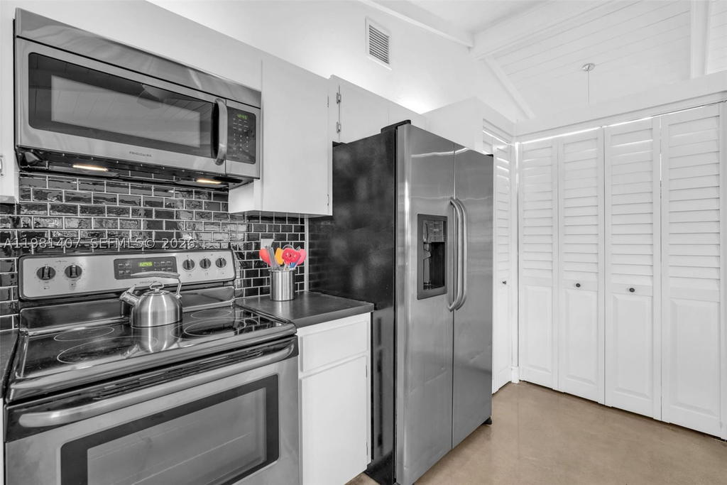 Real estate property located at 211 87th Ter, Broward, Jacaranda Area 4, Plantation, FL