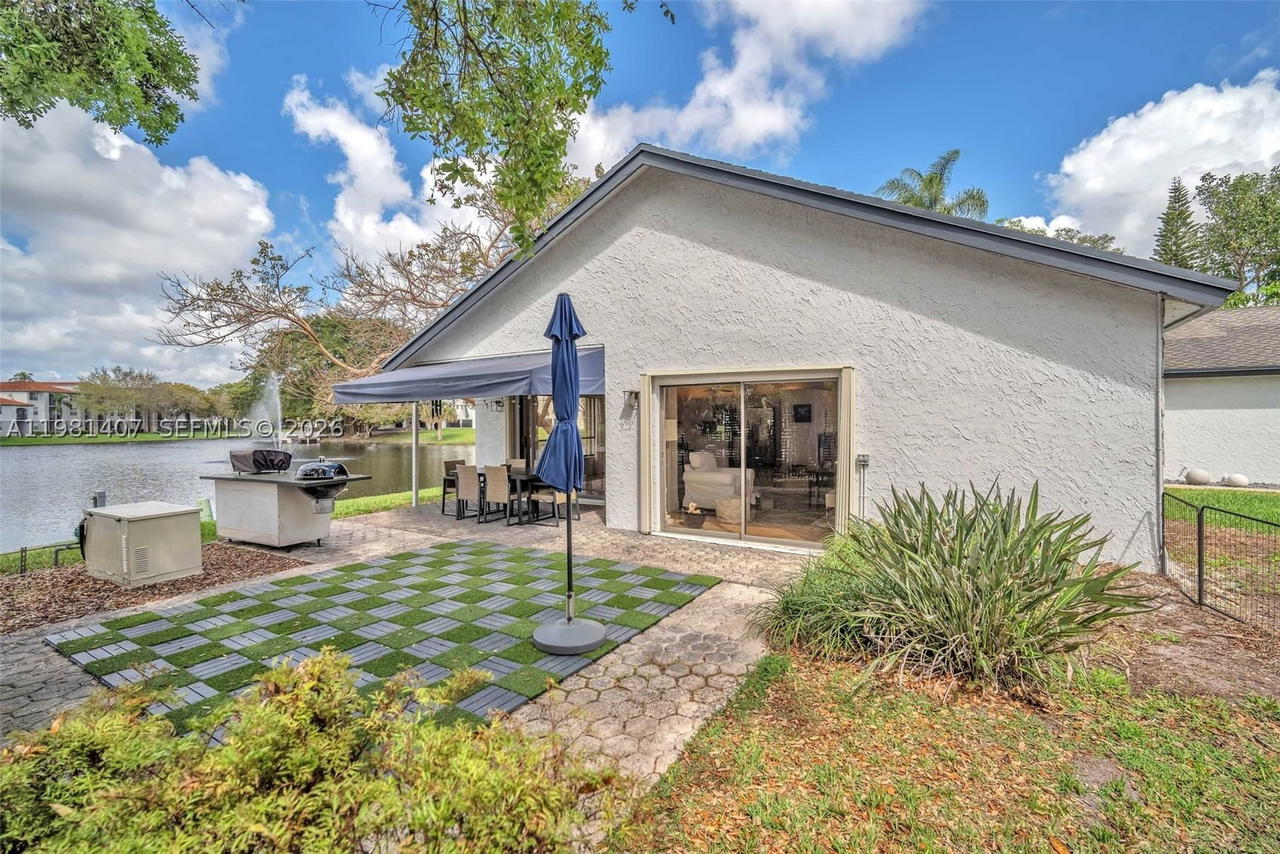 Real estate property located at 211 87th Ter, Broward, Jacaranda Area 4, Plantation, FL