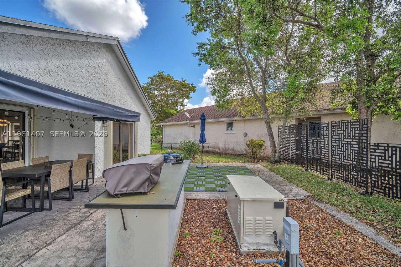 Real estate property located at 211 87th Ter, Broward, Jacaranda Area 4, Plantation, FL