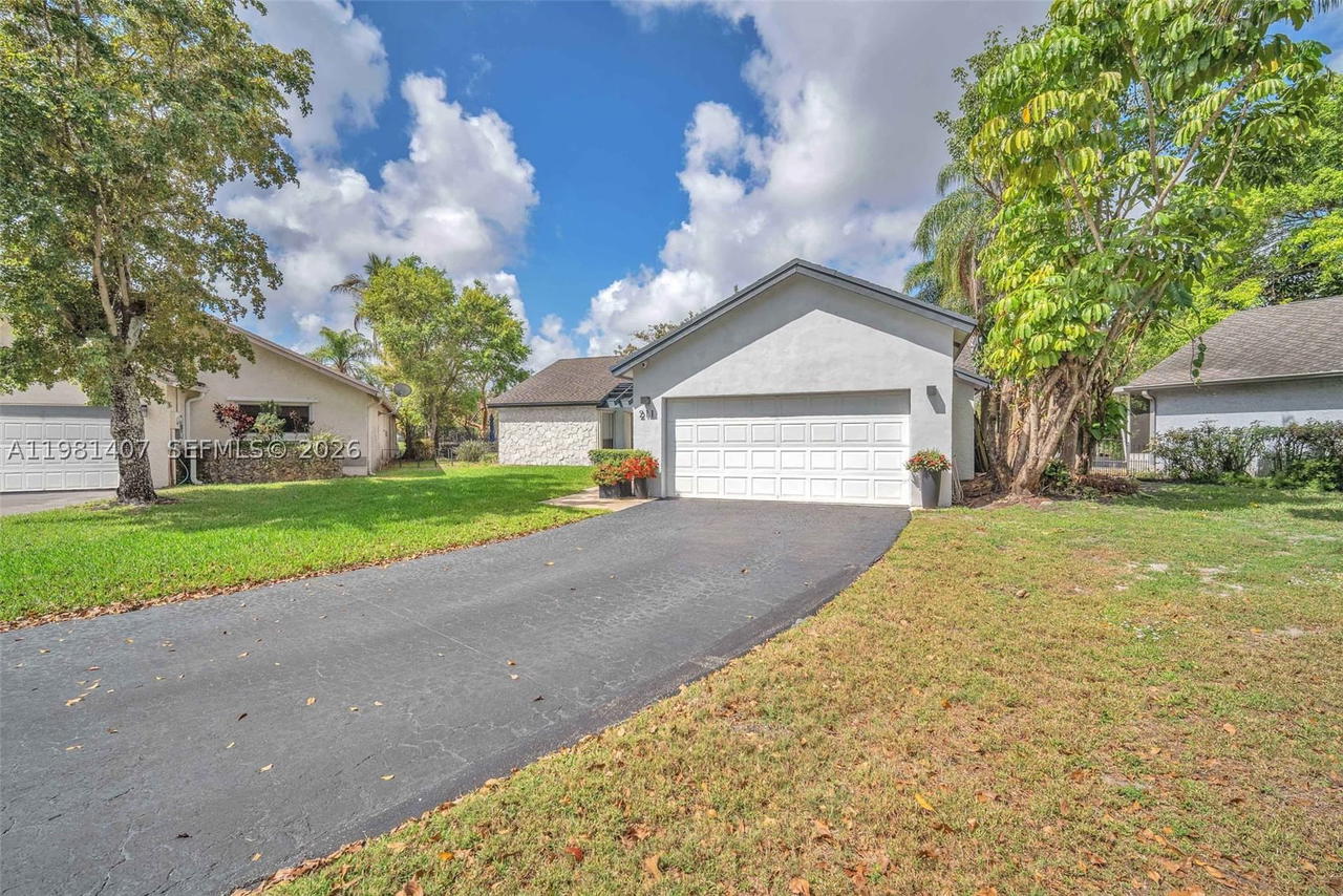 Real estate property located at 211 87th Ter, Broward, Jacaranda Area 4, Plantation, FL