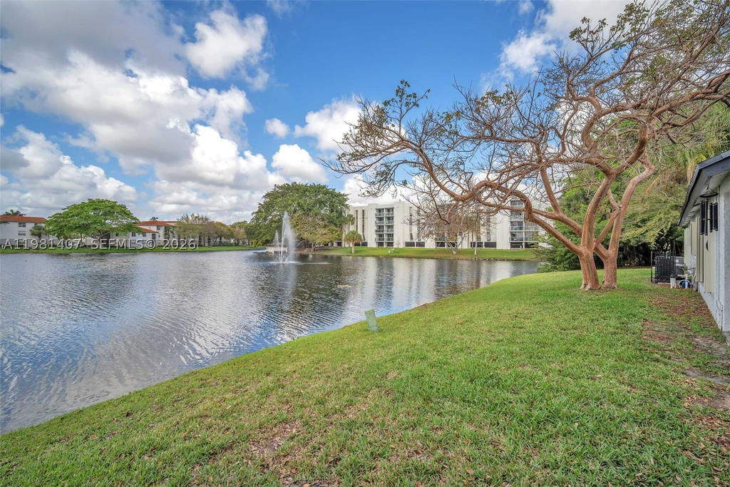 Real estate property located at 211 87th Ter, Broward, Jacaranda Area 4, Plantation, FL