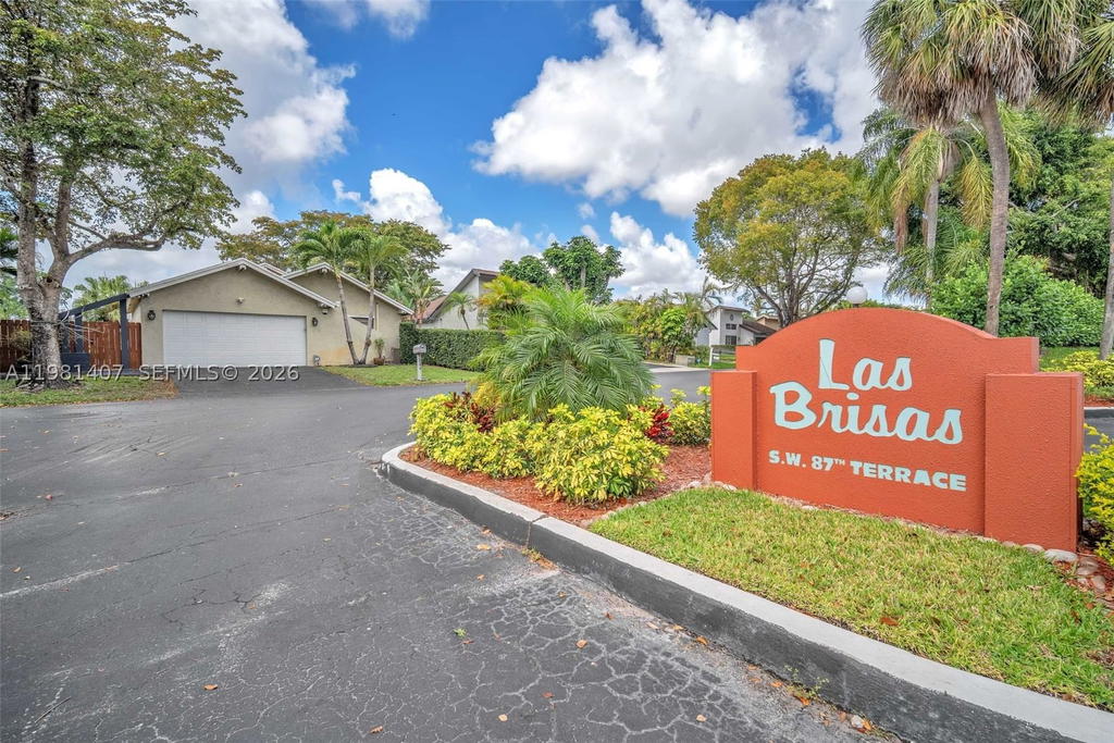 Real estate property located at 211 87th Ter, Broward, Jacaranda Area 4, Plantation, FL