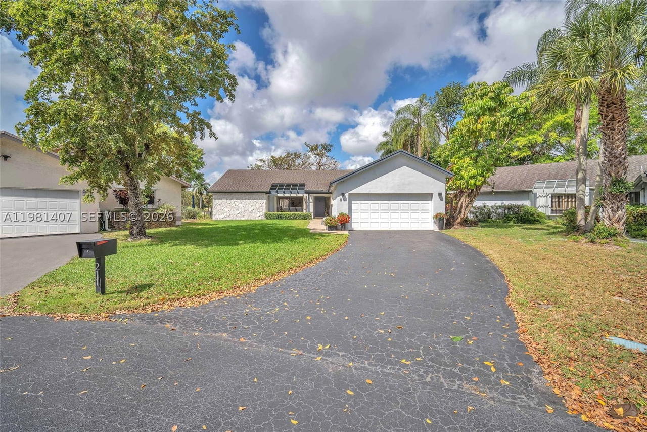Real estate property located at 211 87th Ter, Broward, Jacaranda Area 4, Plantation, FL