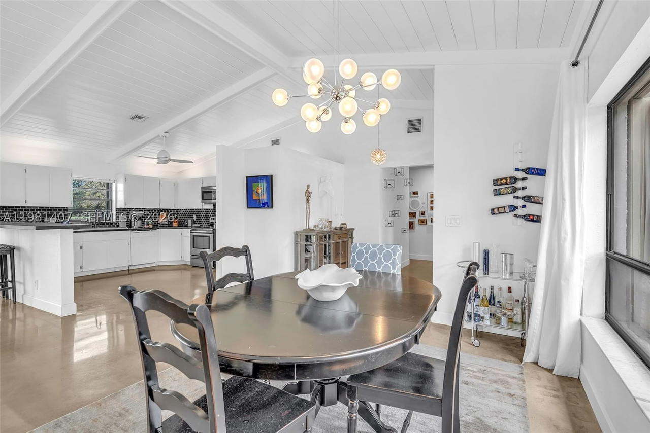 Real estate property located at 211 87th Ter, Broward, Jacaranda Area 4, Plantation, FL