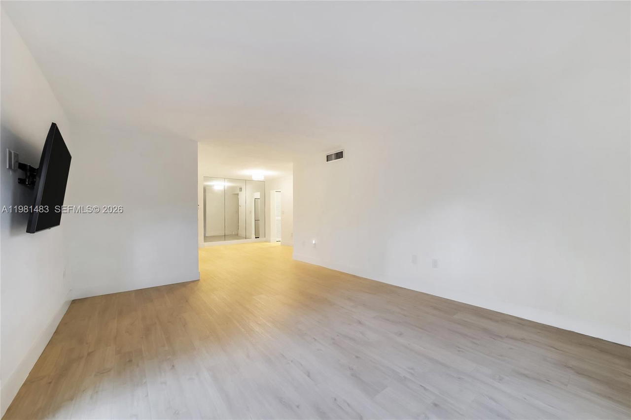 Real estate property located at 1205 Mariposa Ave #326, Miami-dade, Villa Capri Condo, Coral Gables, FL
