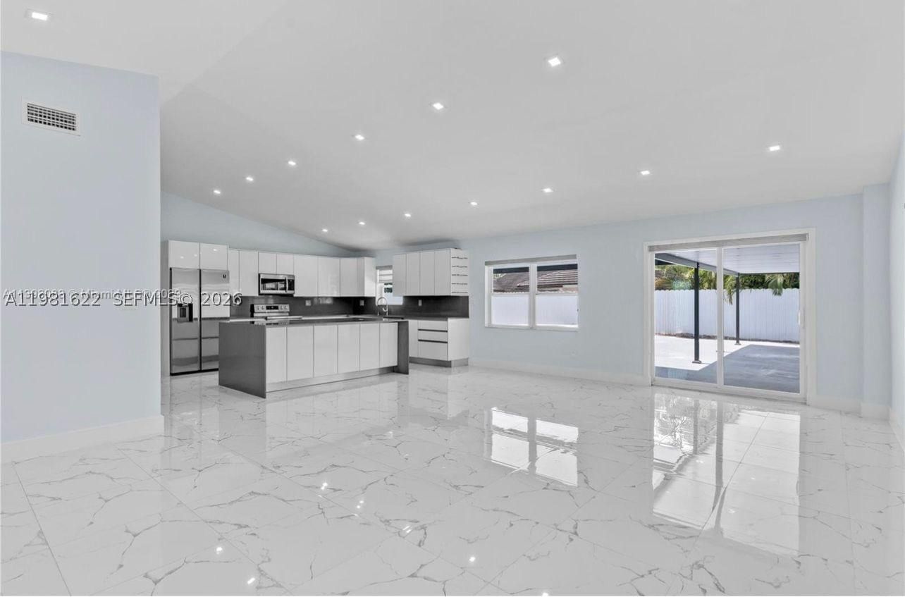 Real estate property located at 14721 170th Ter, Miami-dade, Mandy Sub, Miami, FL