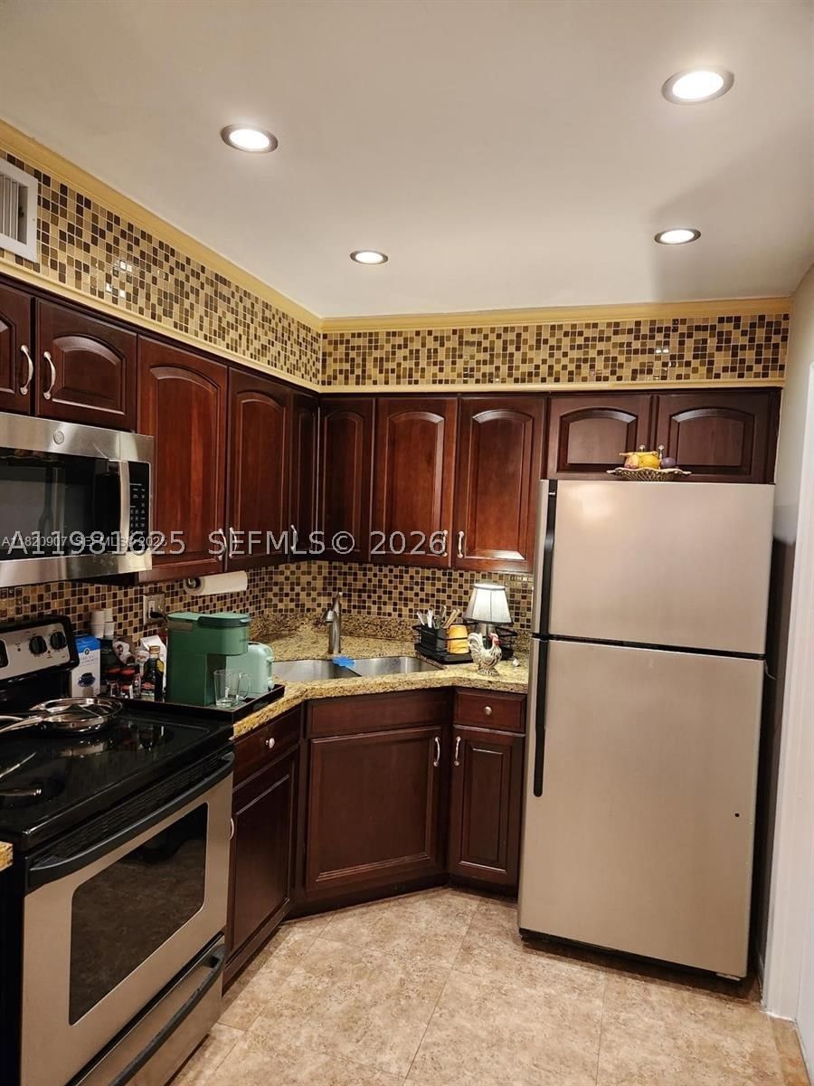 Real estate property located at 9 19th Ct #208C, Broward, Manor Grove Village One I, Wilton Manors, FL