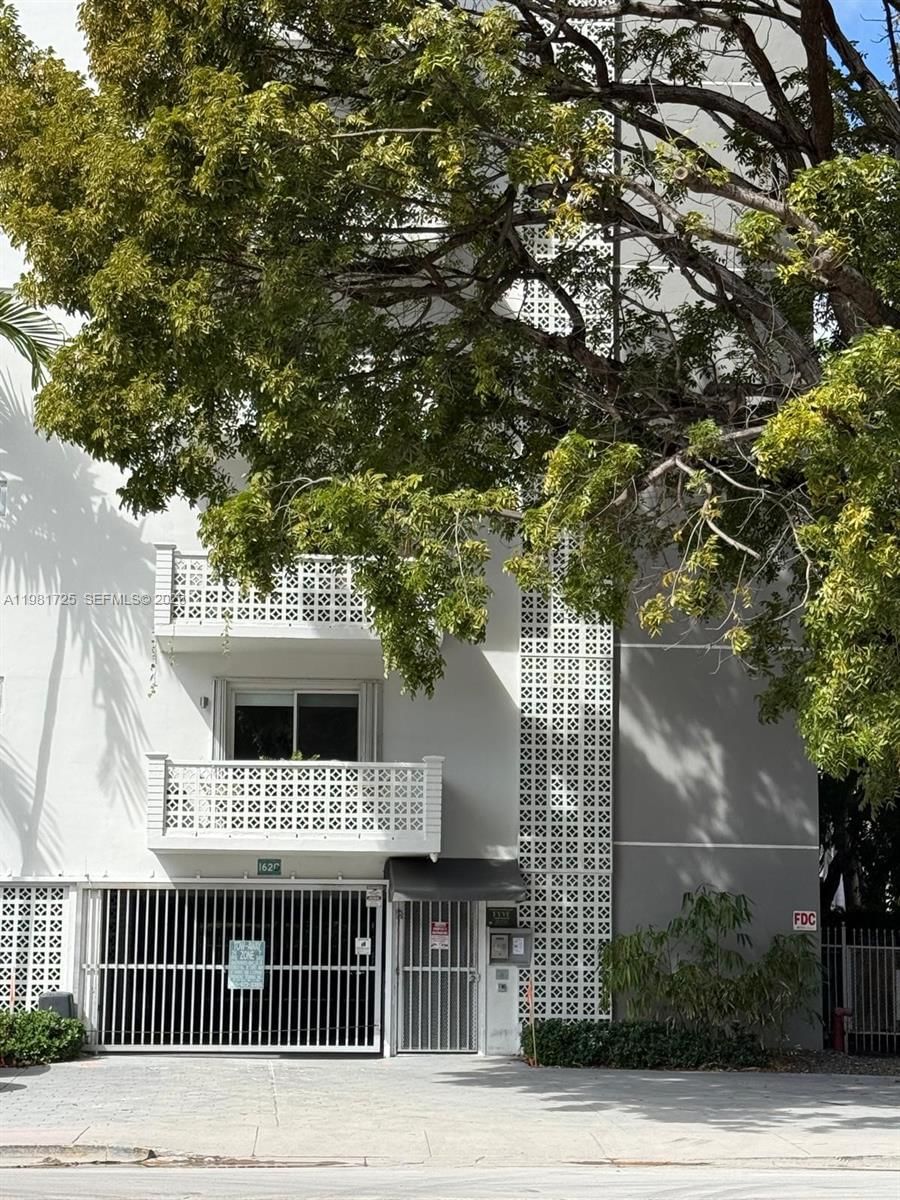 Real estate property located at 1620 West Ave #403, Miami-dade, Twin Towers Condo, Miami Beach, FL