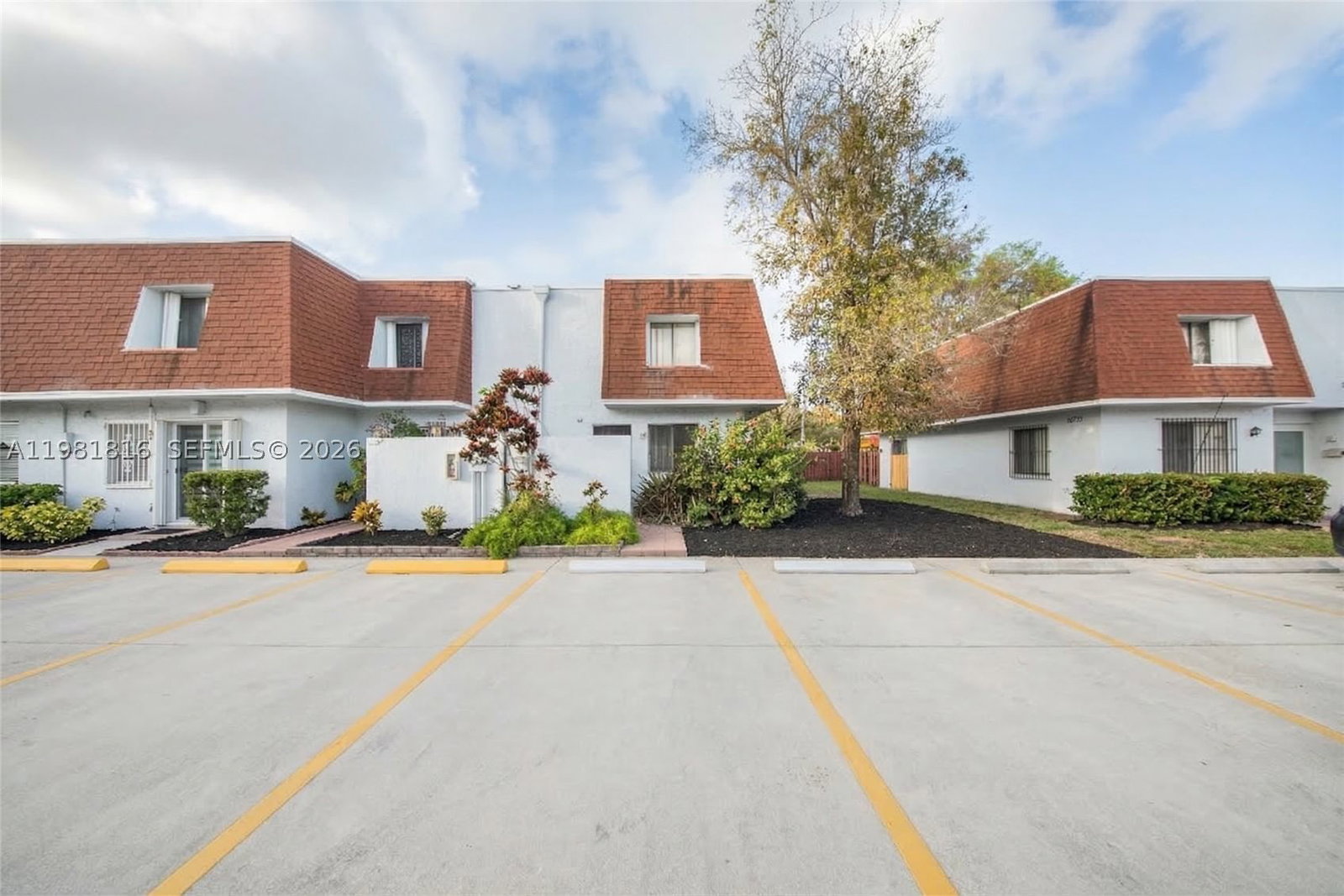 Real estate property located at 10710 7th St #11B, Miami-dade, Laguna Condo, Miami, FL
