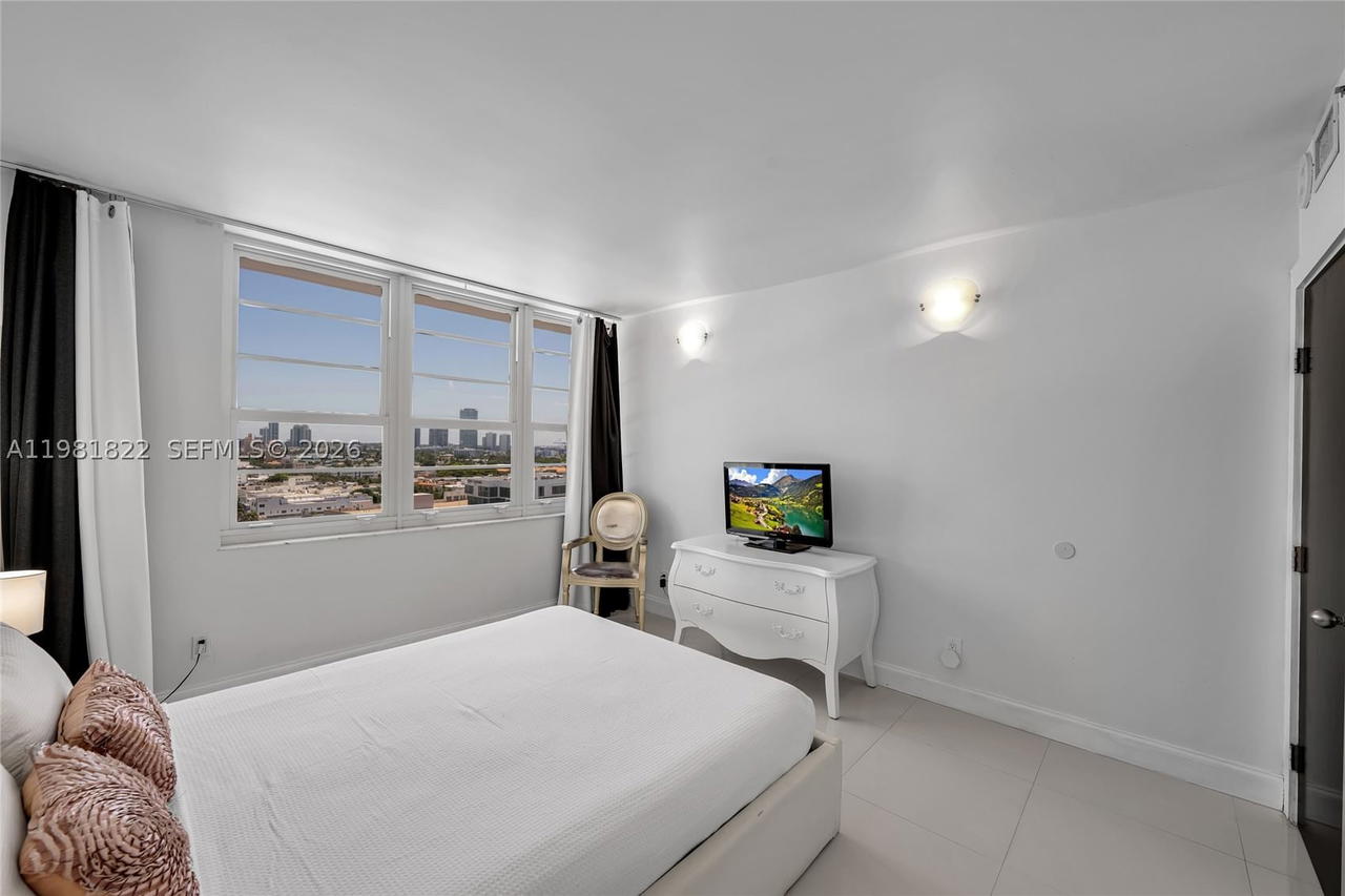 Real estate property located at 100 Lincoln Rd #1511, Miami-dade, The Decoplage Condo, Miami Beach, FL
