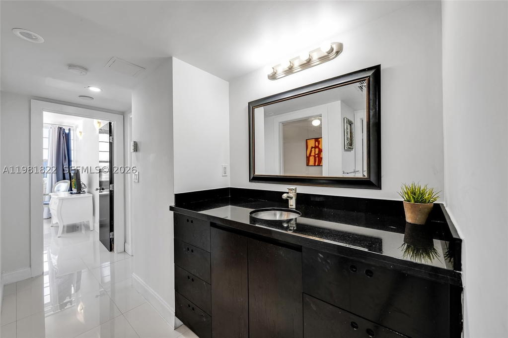 Real estate property located at 100 Lincoln Rd #1511, Miami-dade, The Decoplage Condo, Miami Beach, FL