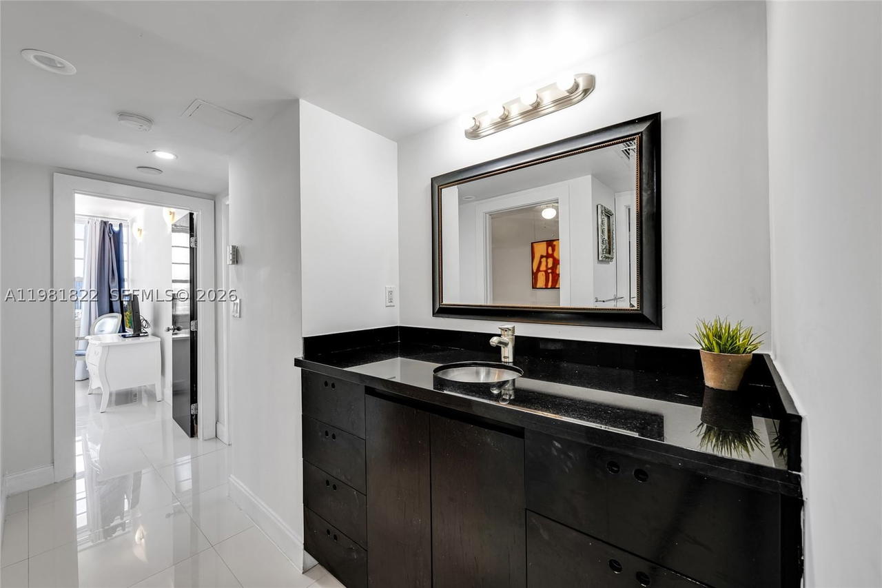 Real estate property located at 100 Lincoln Rd #1511, Miami-dade, The Decoplage Condo, Miami Beach, FL