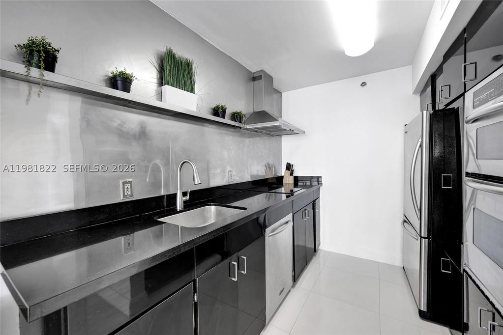 Real estate property located at 100 Lincoln Rd #1511, Miami-dade, The Decoplage Condo, Miami Beach, FL