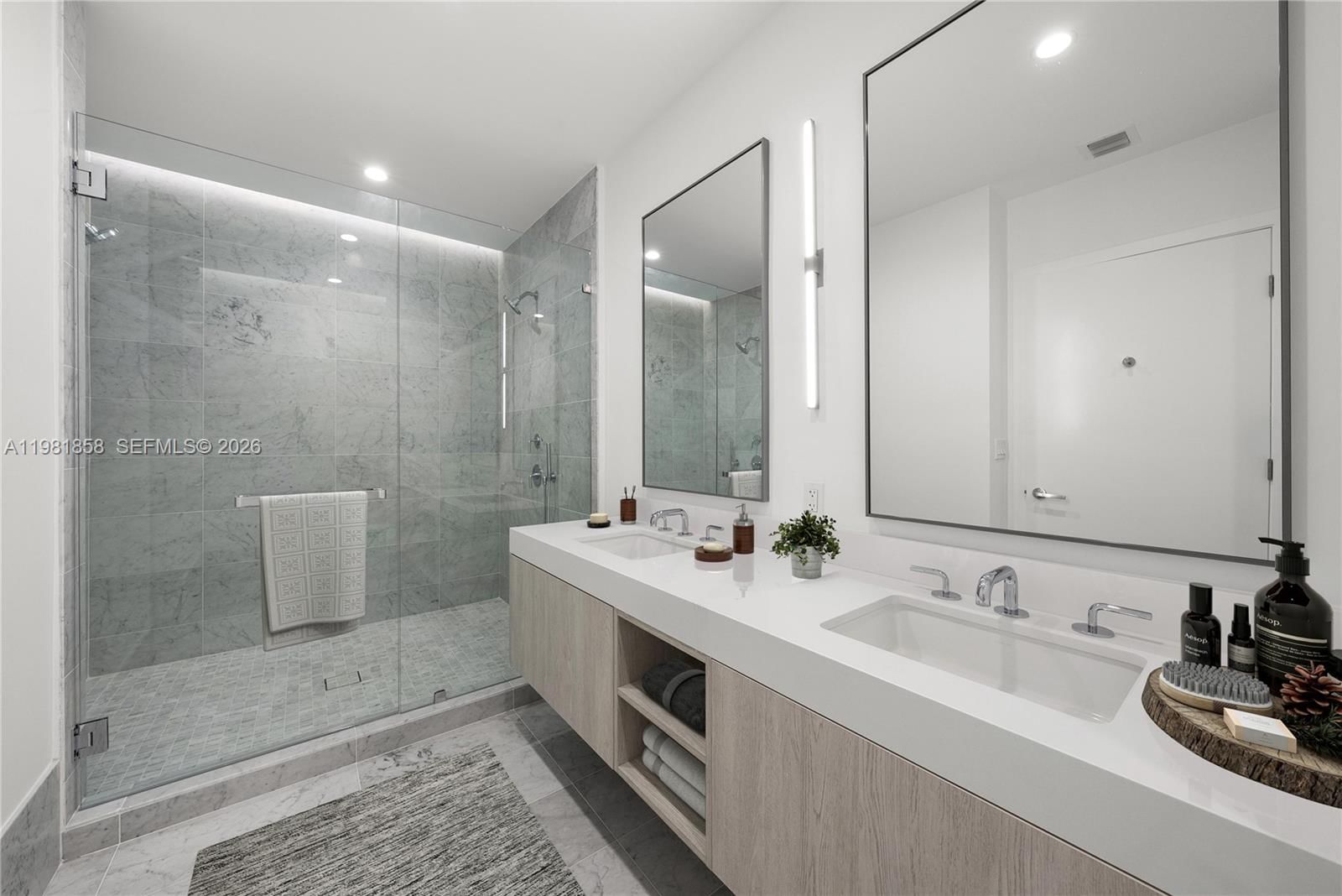 Real estate property located at 9221 BAY HARBOR DRIVE #810, Miami-dade, La Baia Bay Harbor Islands, Bay Harbor Islands, FL