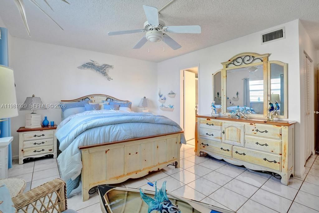 Real estate property located at 425 11th Ter #204, Broward, Meadowbrook Lakes Condo, Dania Beach, FL