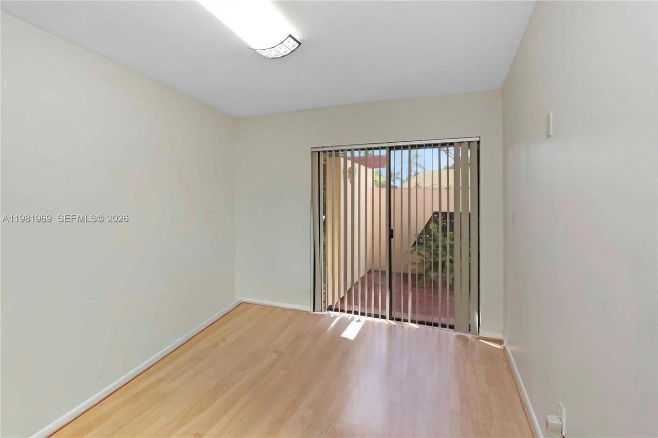 Real estate property located at 11721 112th Ter, Miami-dade, Woodstock Townhomes Sec 1, Miami, FL