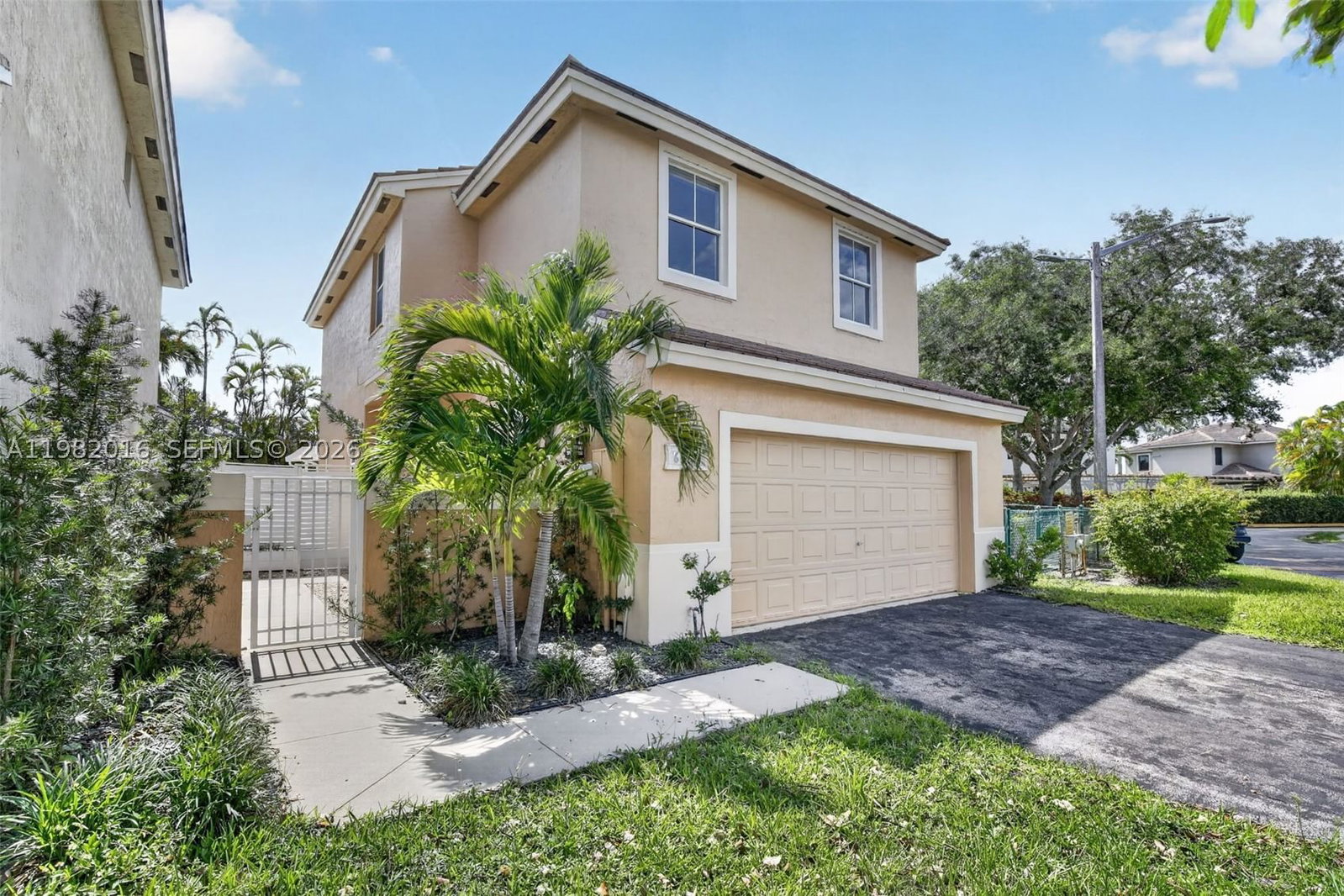 Real estate property located at 6955 148th Ln, Broward, Sheridan Glenn, Davie, FL