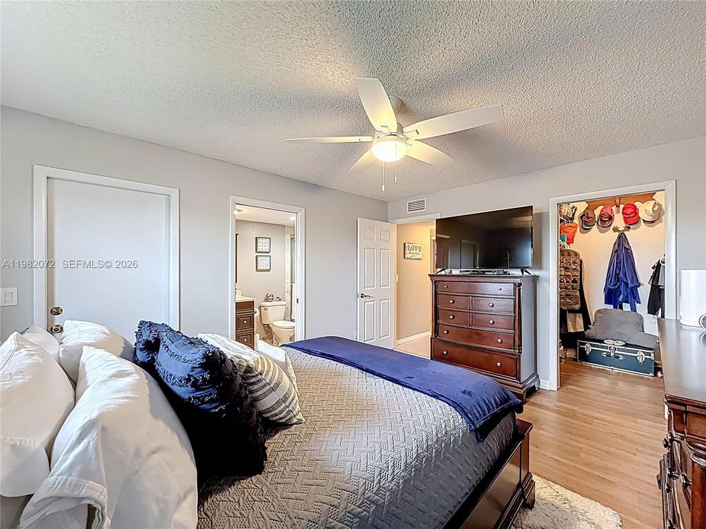 Real estate property located at 17000 67th Ave #423, Miami-dade, Country Lane Condo #2, Hialeah, FL