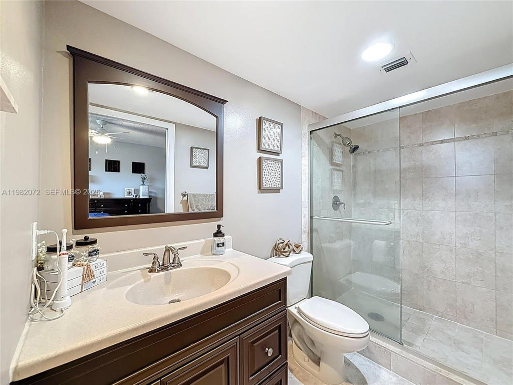 Real estate property located at 17000 67th Ave #423, Miami-dade, Country Lane Condo #2, Hialeah, FL