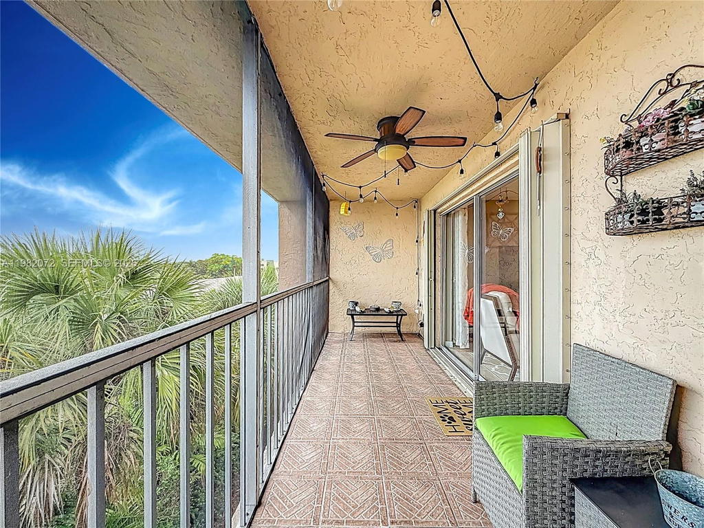 Real estate property located at 17000 67th Ave #423, Miami-dade, Country Lane Condo #2, Hialeah, FL
