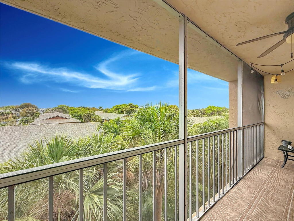 Real estate property located at 17000 67th Ave #423, Miami-dade, Country Lane Condo #2, Hialeah, FL