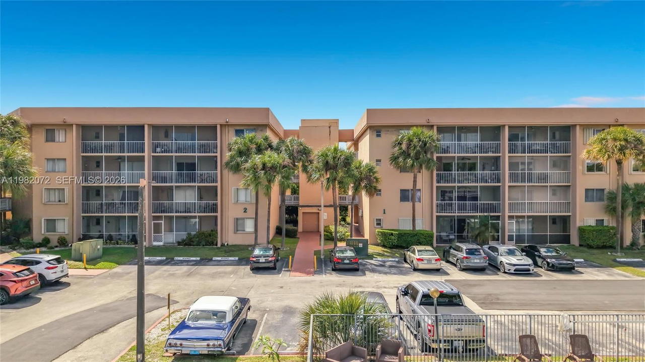 Real estate property located at 17000 67th Ave #423, Miami-dade, Country Lane Condo #2, Hialeah, FL