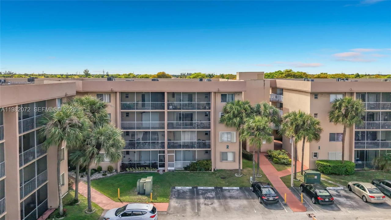Real estate property located at 17000 67th Ave #423, Miami-dade, Country Lane Condo #2, Hialeah, FL