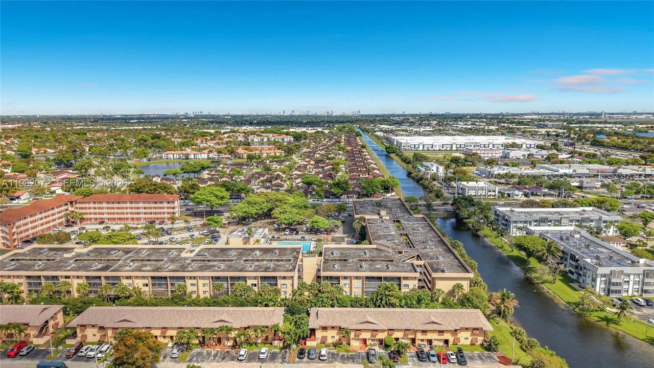 Real estate property located at 17000 67th Ave #423, Miami-dade, Country Lane Condo #2, Hialeah, FL
