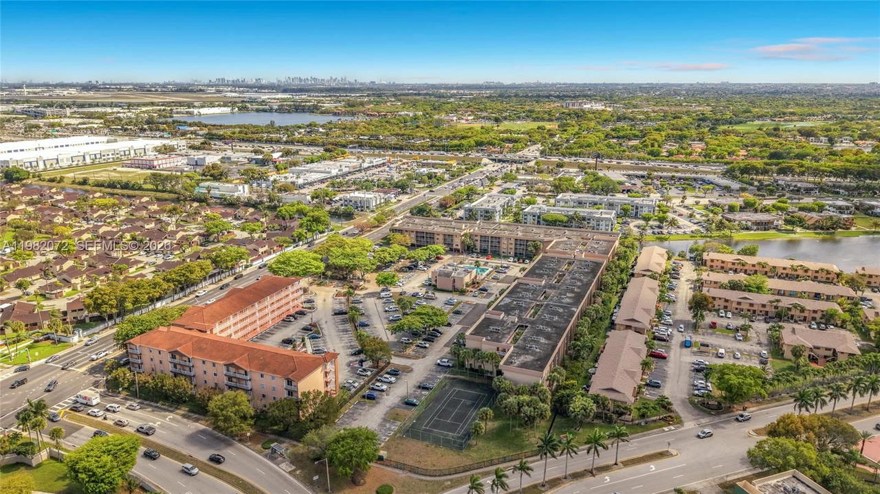 Real estate property located at 17000 67th Ave #423, Miami-dade, Country Lane Condo #2, Hialeah, FL