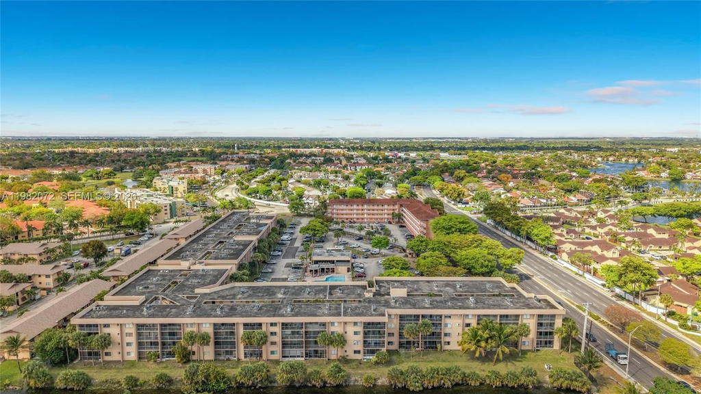 Real estate property located at 17000 67th Ave #423, Miami-dade, Country Lane Condo #2, Hialeah, FL