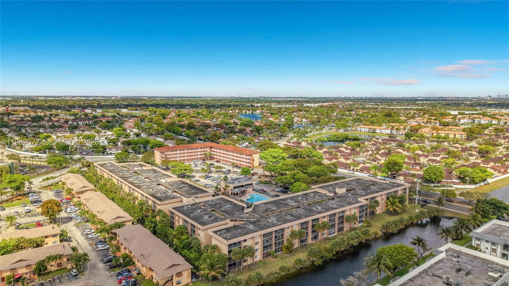 Real estate property located at 17000 67th Ave #423, Miami-dade, Country Lane Condo #2, Hialeah, FL