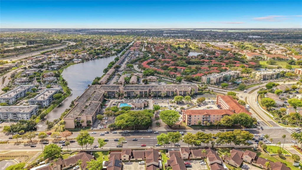 Real estate property located at 17000 67th Ave #423, Miami-dade, Country Lane Condo #2, Hialeah, FL