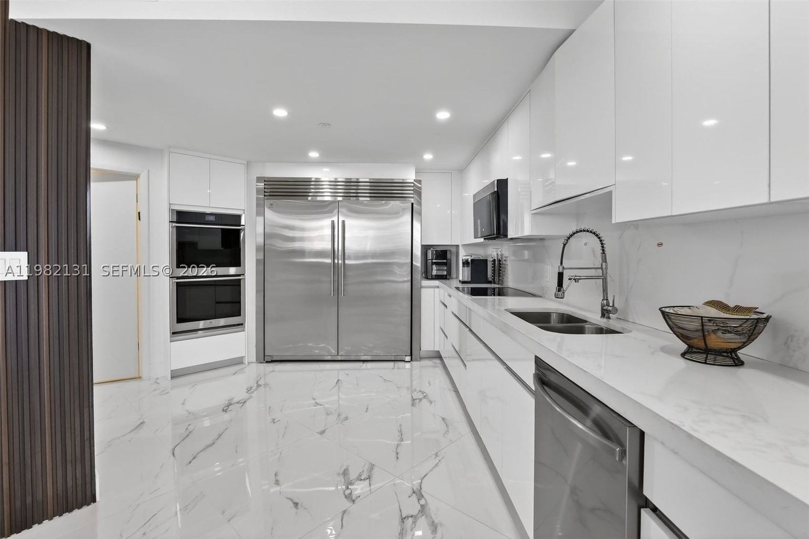 Real estate property located at 4000 Island Blvd #2301, Miami-dade, 4000 Isl Blvd Williams Is, Aventura, FL