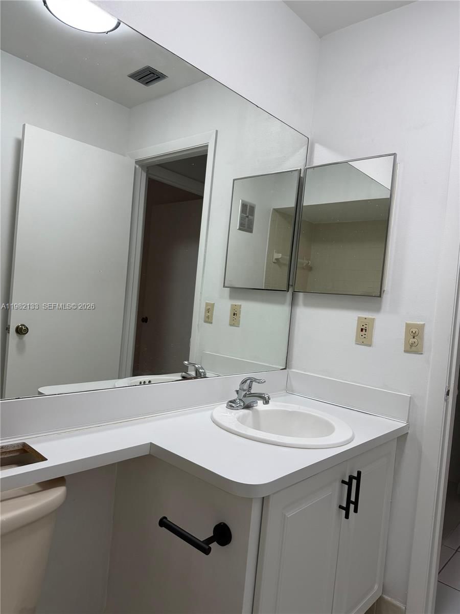 Real estate property located at 12324 148th Ter, Miami-dade, Villas Of Deerwood Replat, Miami, FL