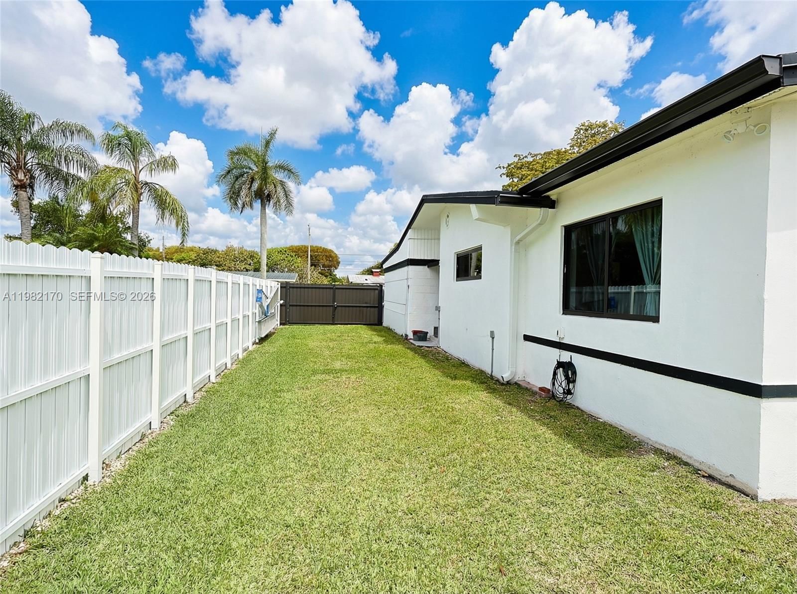 Real estate property located at 9460 Martinique Dr, Miami-dade, Cutler Ridge Sec 3, Cutler Bay, FL