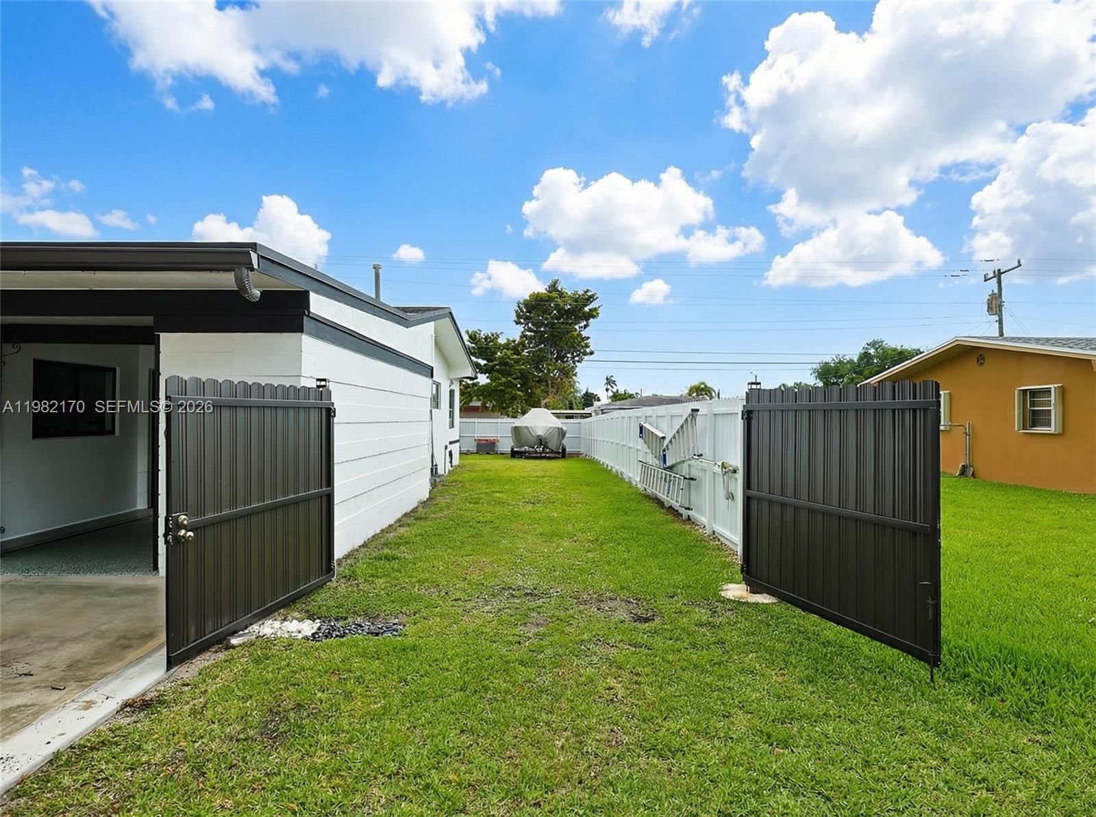 Real estate property located at 9460 Martinique Dr, Miami-dade, Cutler Ridge Sec 3, Cutler Bay, FL