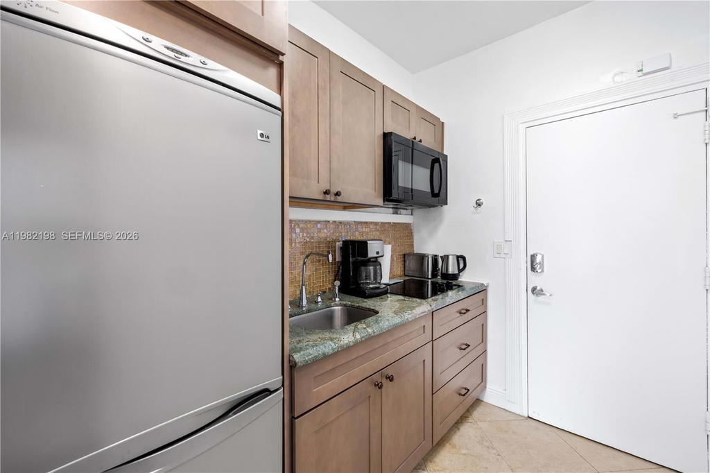 Real estate property located at 255 24th St #501, Miami-dade, The Mantell Condo, Miami Beach, FL