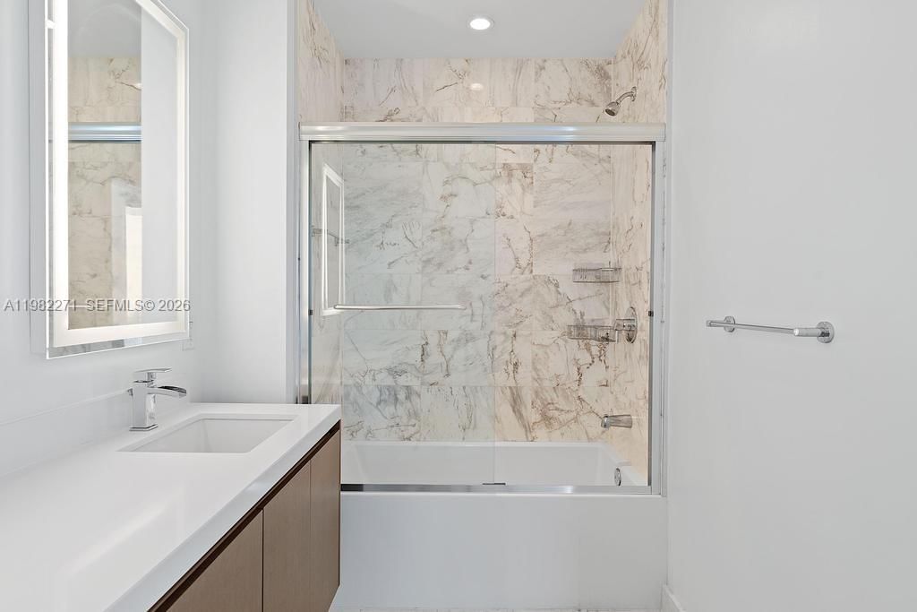 Real estate property located at 851 1st Ave #2102, Miami-dade, Paramount Miami Worldcentr, Miami, FL