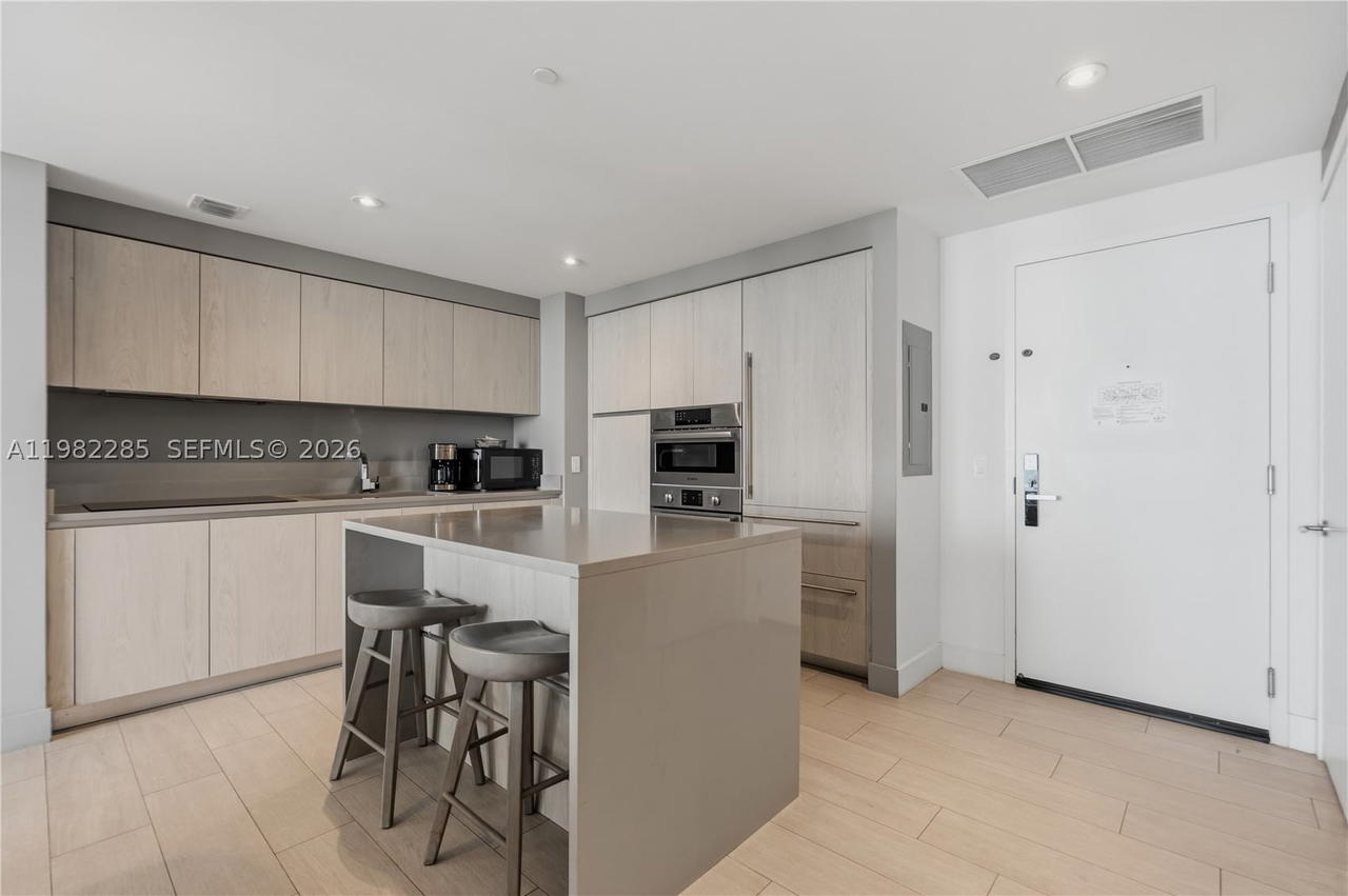 Real estate property located at 4010 Ocean Dr R2005, Broward, 4010 South Ocean Condo, Hollywood, FL