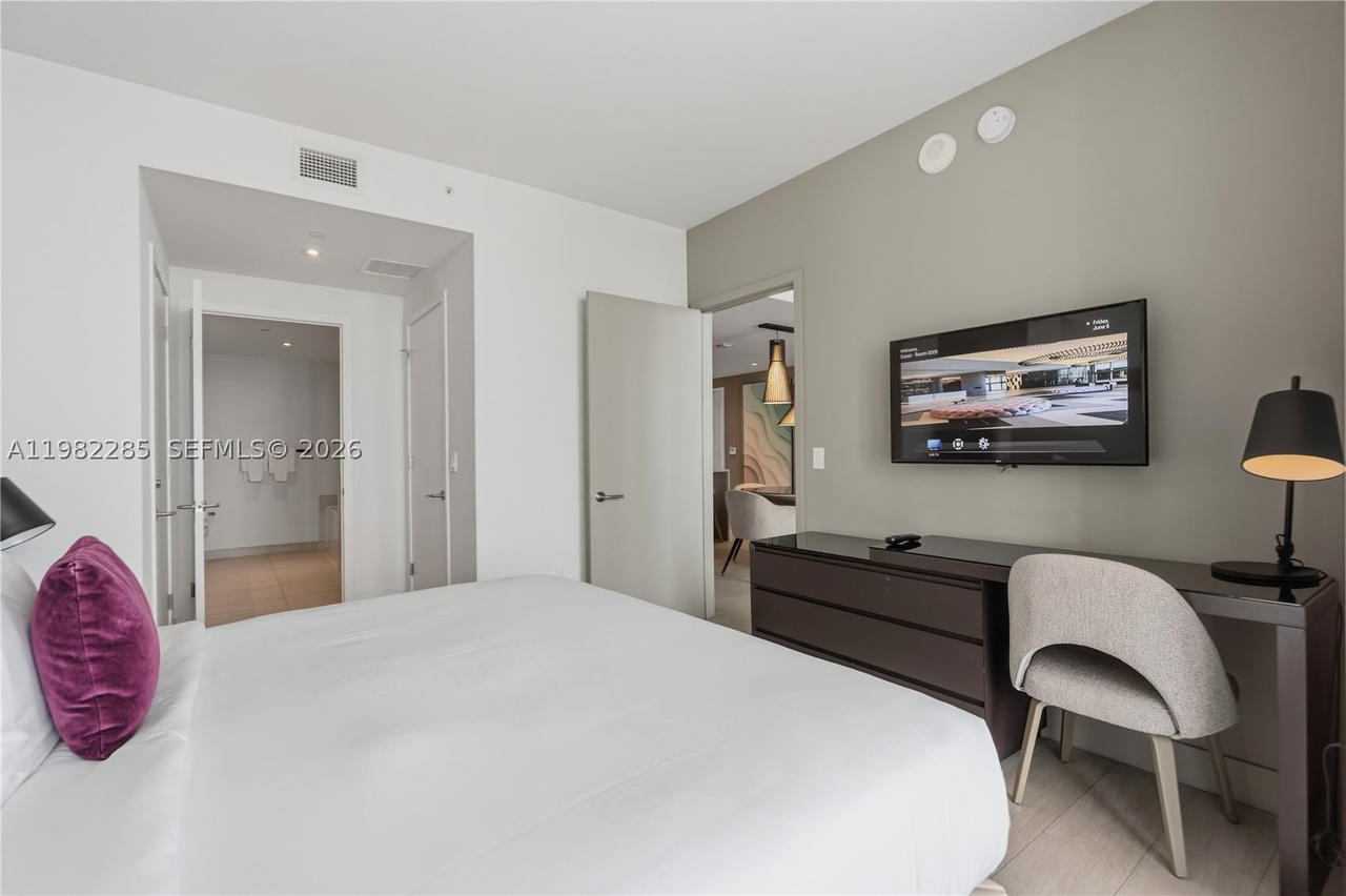 Real estate property located at 4010 Ocean Dr R2005, Broward, 4010 South Ocean Condo, Hollywood, FL