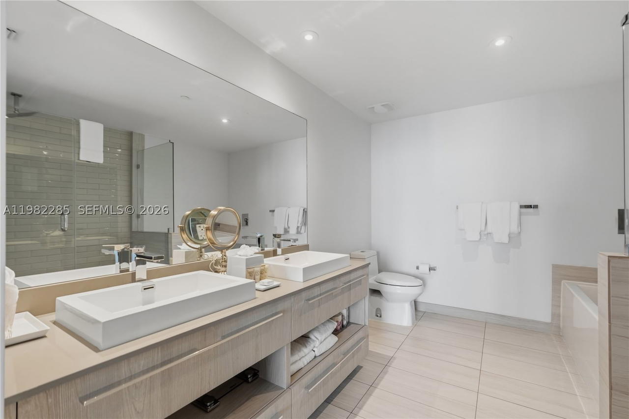 Real estate property located at 4010 Ocean Dr R2005, Broward, 4010 South Ocean Condo, Hollywood, FL