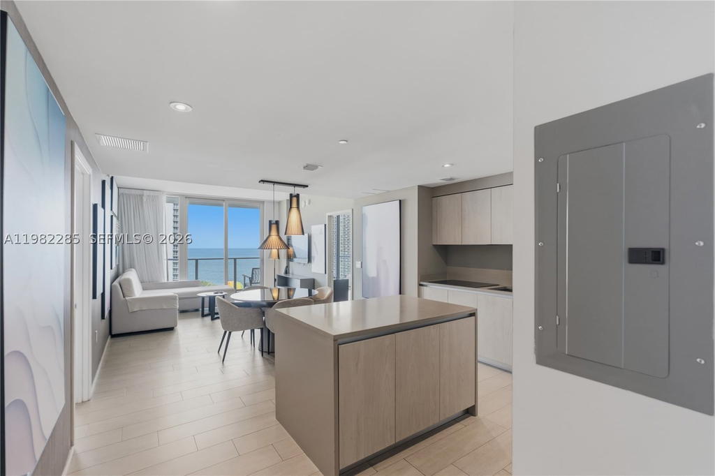 Real estate property located at 4010 Ocean Dr R2005, Broward, 4010 South Ocean Condo, Hollywood, FL