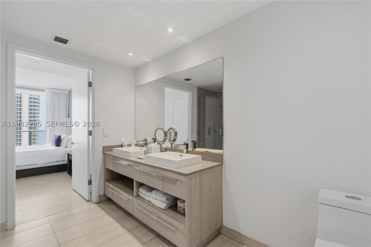Real estate property located at 4010 Ocean Dr R2005, Broward, 4010 South Ocean Condo, Hollywood, FL