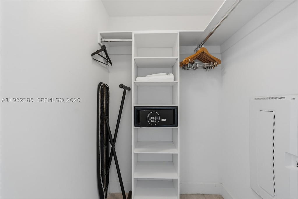 Real estate property located at 4010 Ocean Dr R2005, Broward, 4010 South Ocean Condo, Hollywood, FL