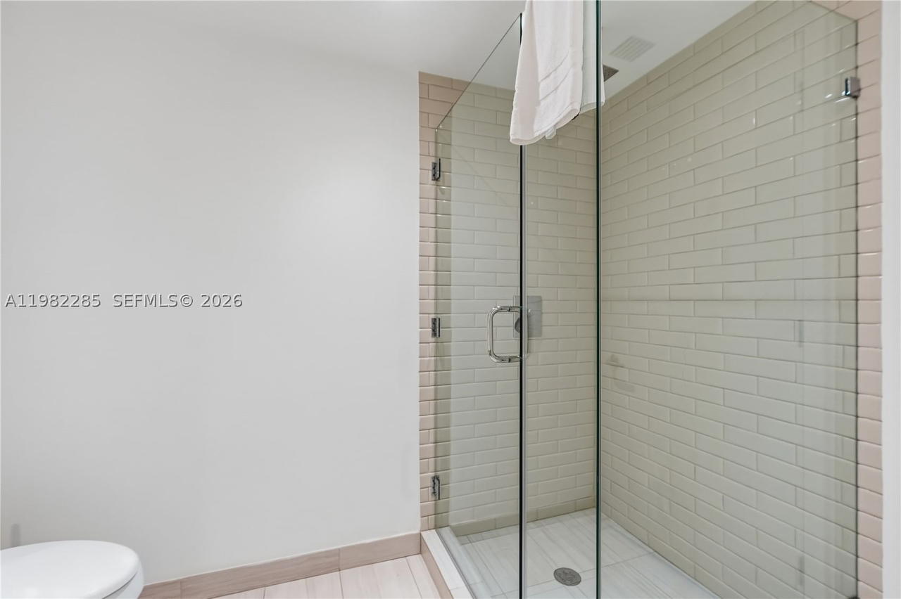 Real estate property located at 4010 Ocean Dr R2005, Broward, 4010 South Ocean Condo, Hollywood, FL